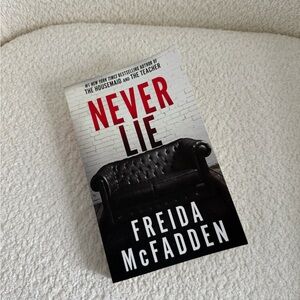 Never Lie by Freida McFadden